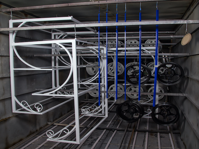 Powder coating of different metal details